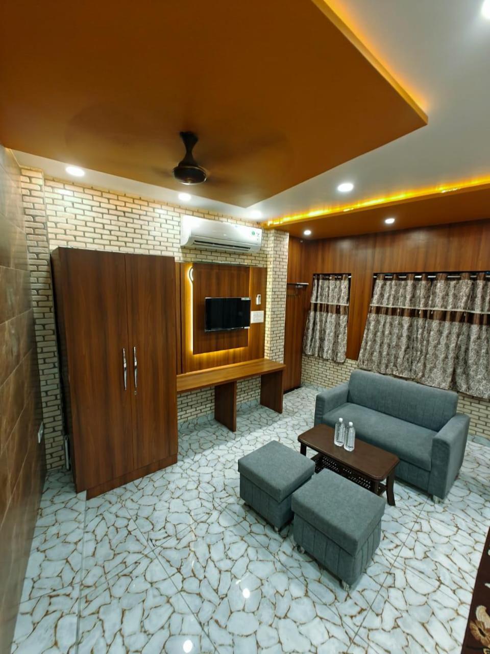 Shri Kailash Pati Guest House- Opposite Kashi Vishwanath Temple Benares Buitenkant foto