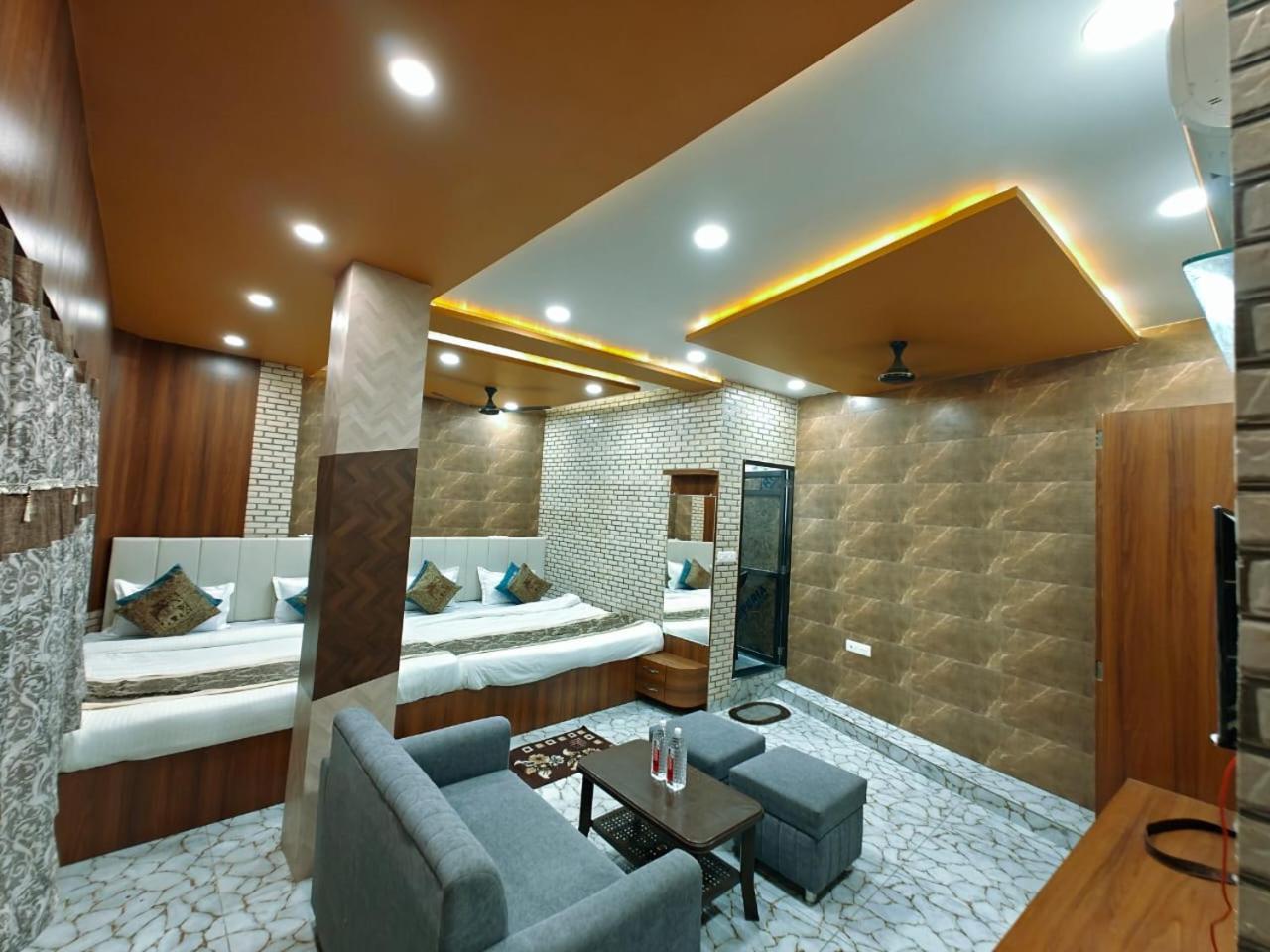 Shri Kailash Pati Guest House- Opposite Kashi Vishwanath Temple Benares Buitenkant foto