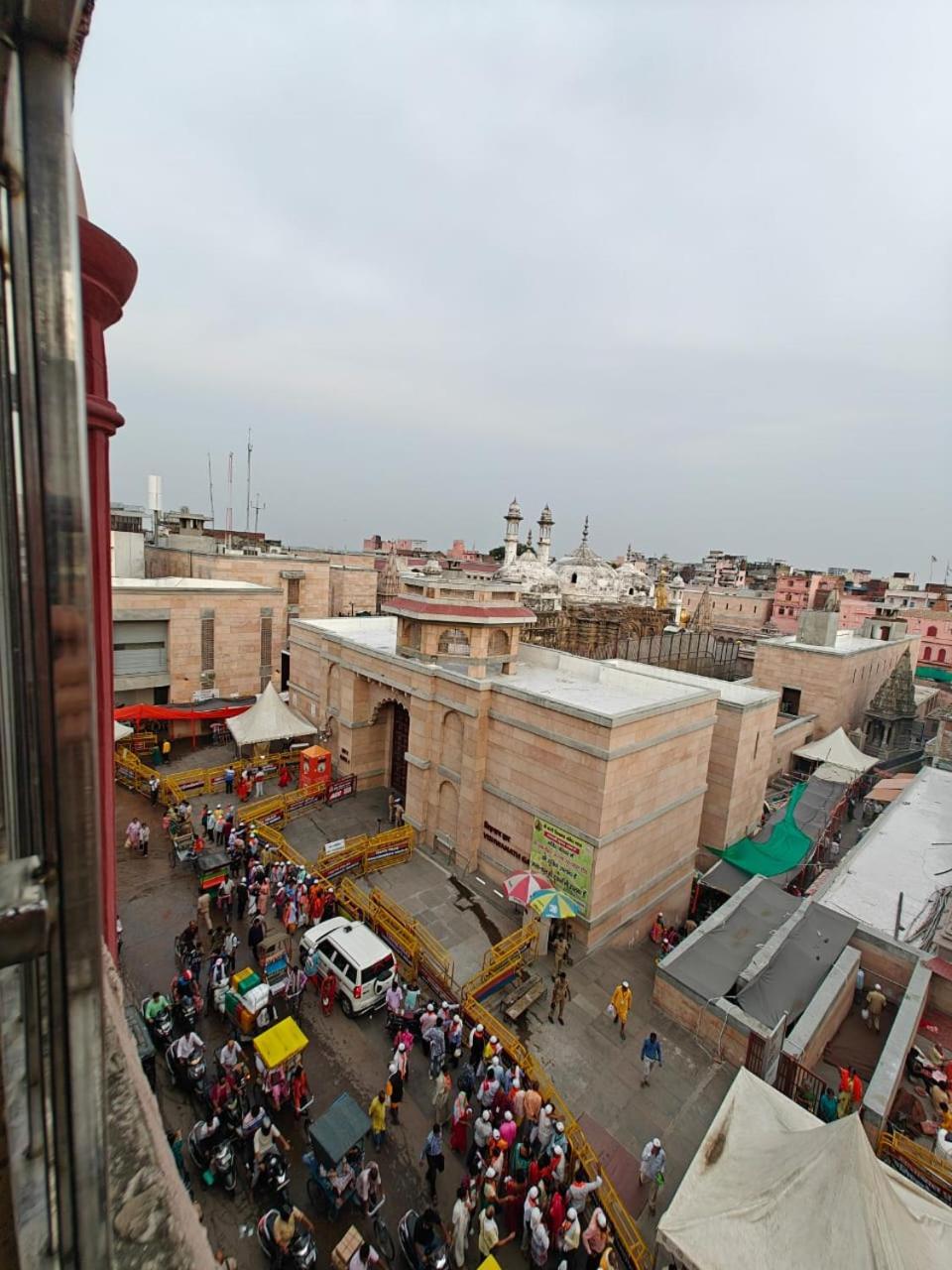 Shri Kailash Pati Guest House- Opposite Kashi Vishwanath Temple Benares Buitenkant foto