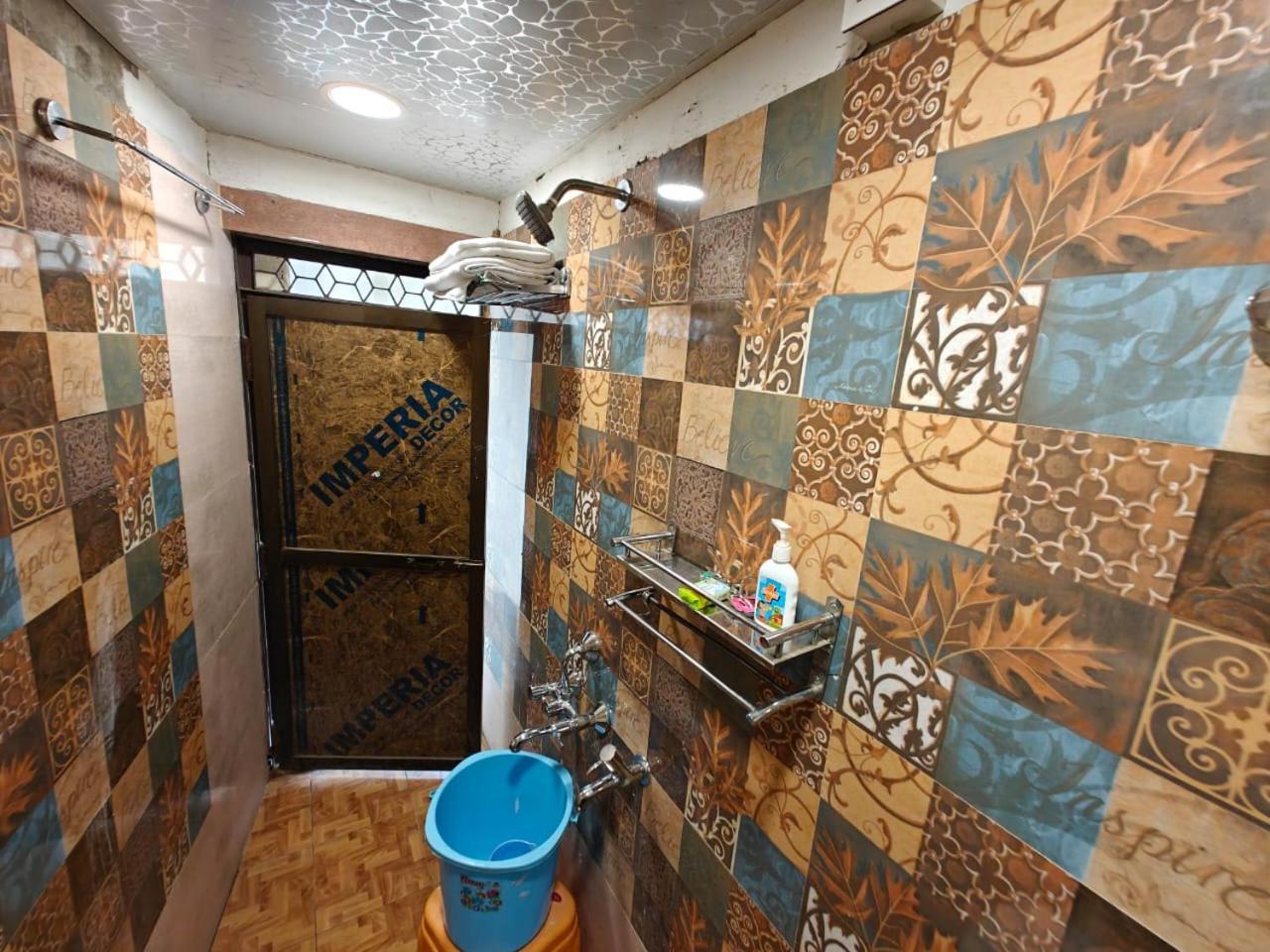 Shri Kailash Pati Guest House- Opposite Kashi Vishwanath Temple Benares Buitenkant foto