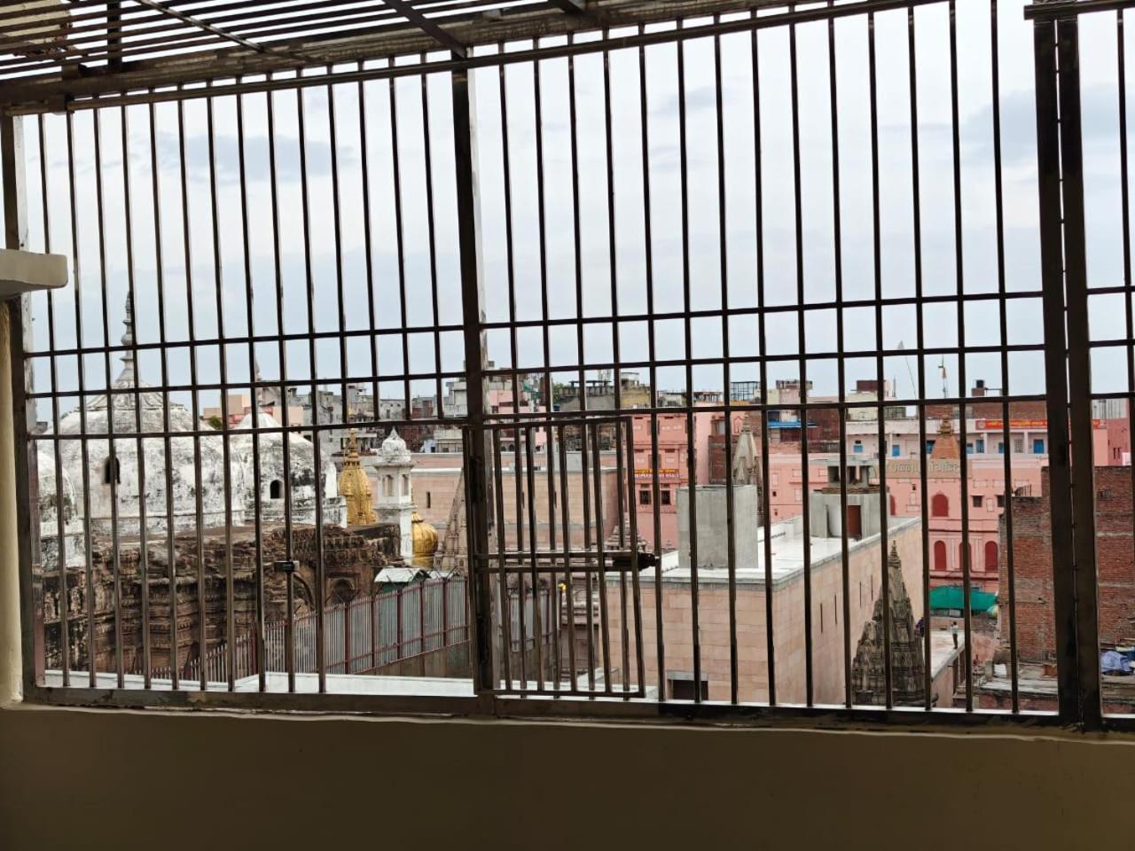 Shri Kailash Pati Guest House- Opposite Kashi Vishwanath Temple Benares Buitenkant foto