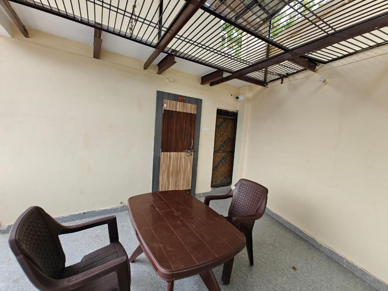 Shri Kailash Pati Guest House- Opposite Kashi Vishwanath Temple Benares Buitenkant foto